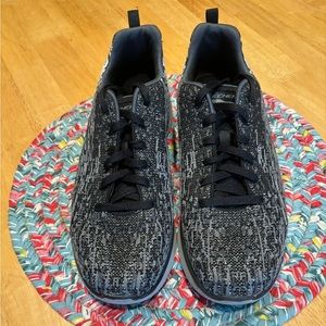 Men’s Skechers different shades of gray in size 10.5, Air-Cooled Memory Foam GUC